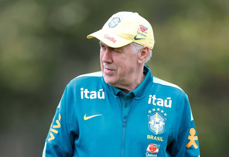 O técnico Carlo Ancelotti em treino da Seleção Brasileira na Austrália