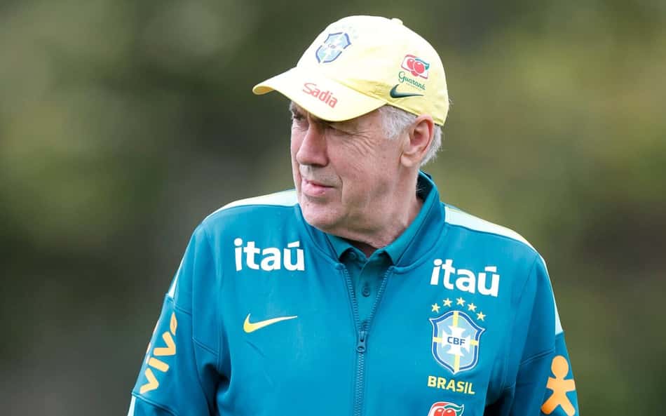 O técnico Carlo Ancelotti em treino da Seleção Brasileira na Austrália