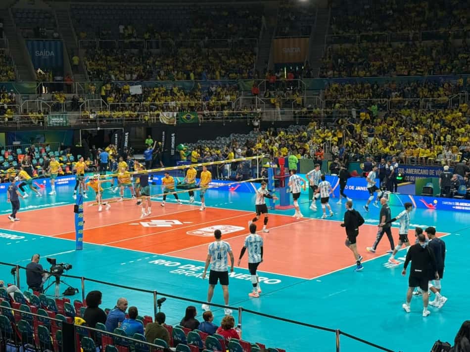 Jogadores aquecem antes de Brasil x Argentina (Foto: Guilherme Veiga; Lance!)