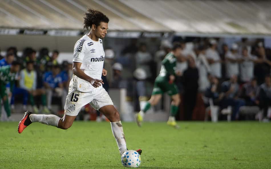 Arão em ação contra o Atlético-MG, pela Copa Sul-Americana