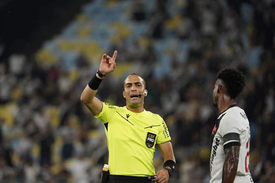 Fluminense apontou três erros de arbitragem durante confronto contra o Vasco (Foto: Leonardo Antonio/Thenews2/Folhapress)