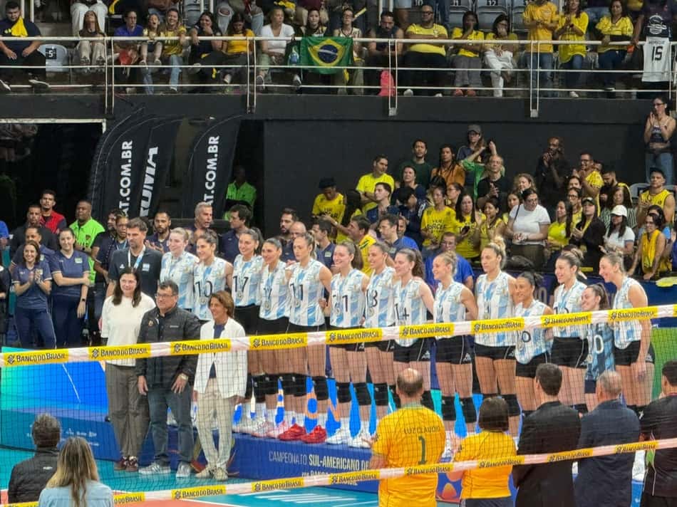 Argentina com as medalhas de prata (Foto: Andressa Simões/Lance!)
