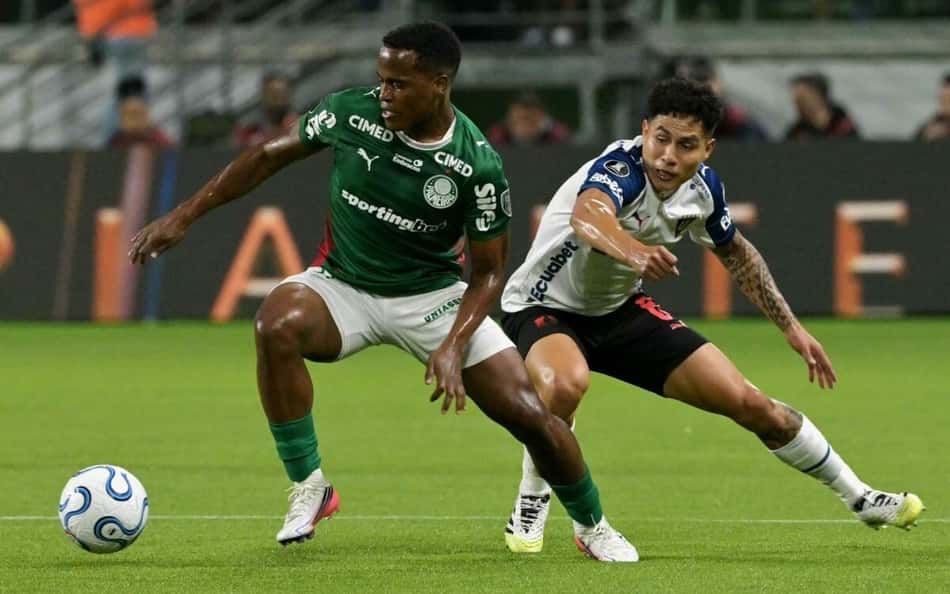Arias em ação durante Palmeiras e LDU pela Libertadores