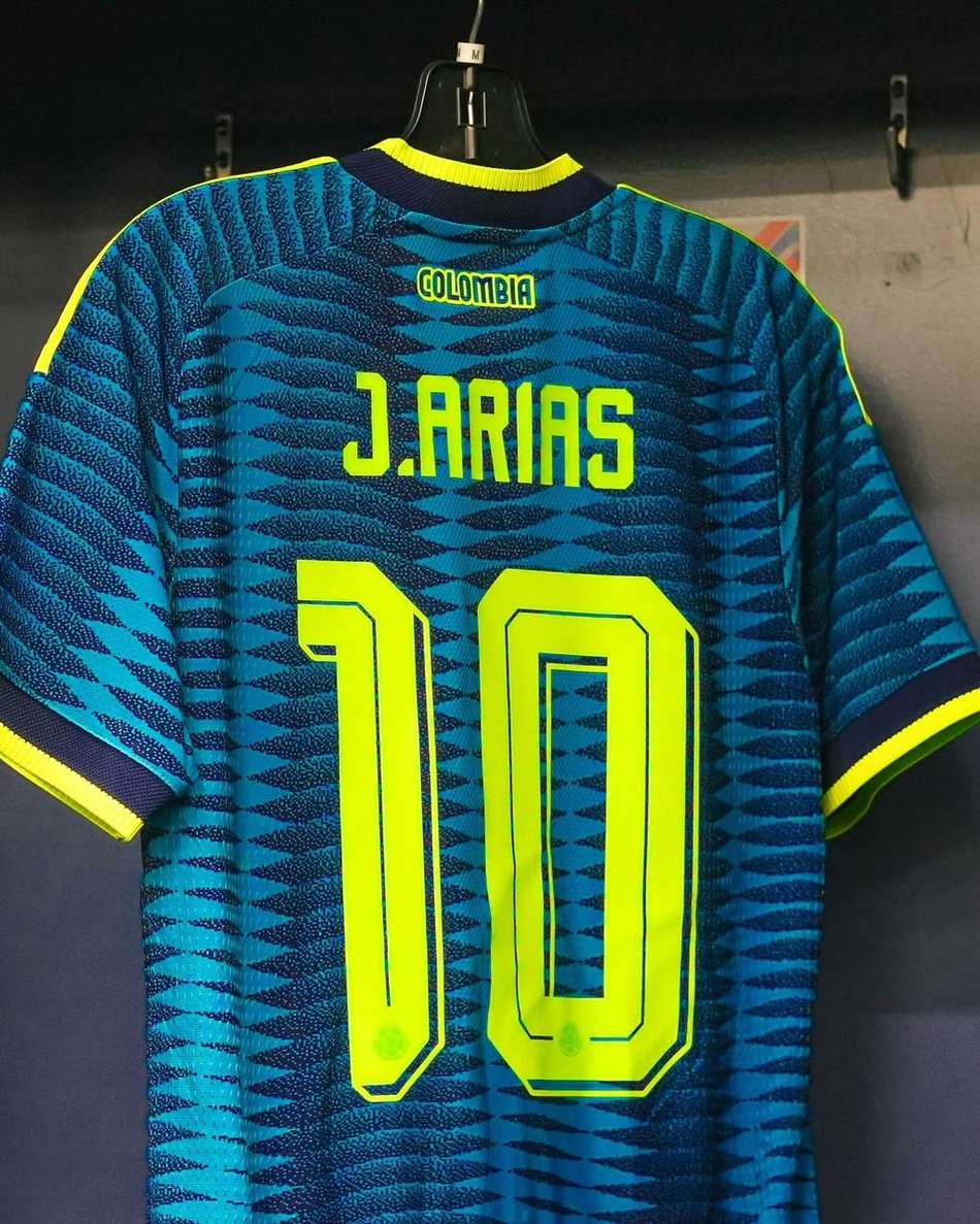 John Arias com a camisa 10 da Colômbia.