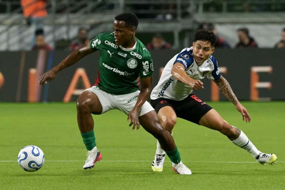 Arias em ação durante Palmeiras e LDU pela Libertadores