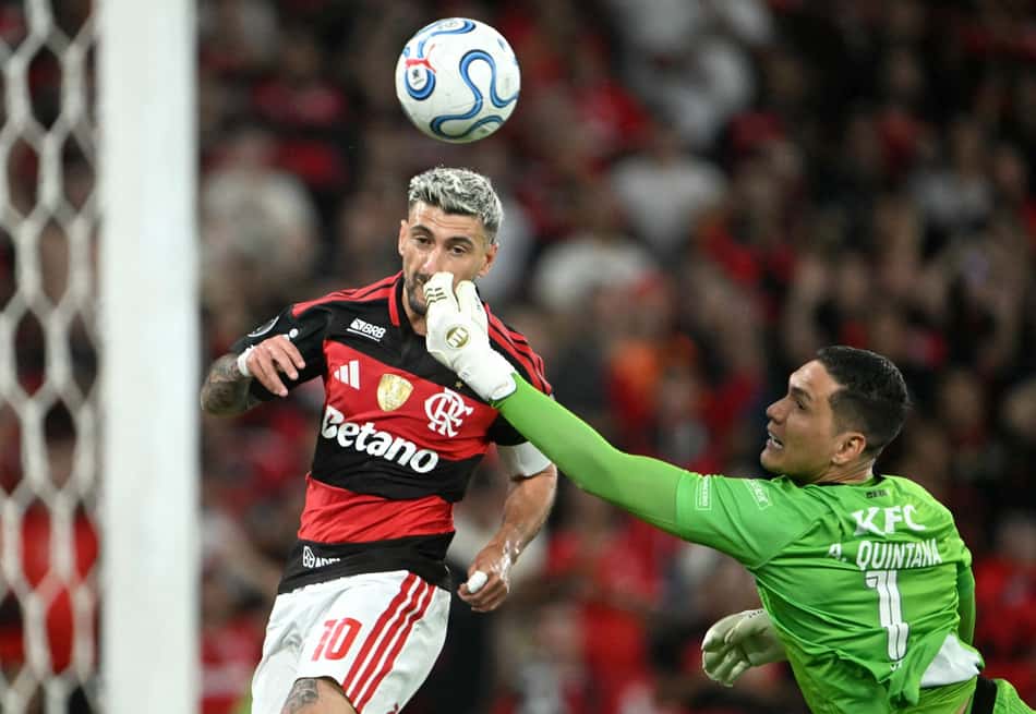 Arrascaeta aproveitou a falha do goleiro Quintana para empatar o jogo entre Flamengo e Del Valle pela Libertadores