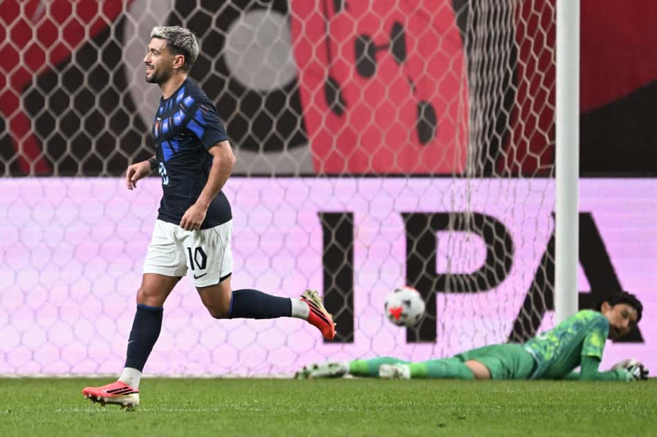 Arrascaeta comemora gol do Uruguai em amistoso na Data Fifa