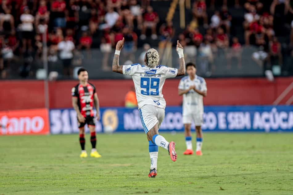 Arroyo comemora gol do Cruzeiro