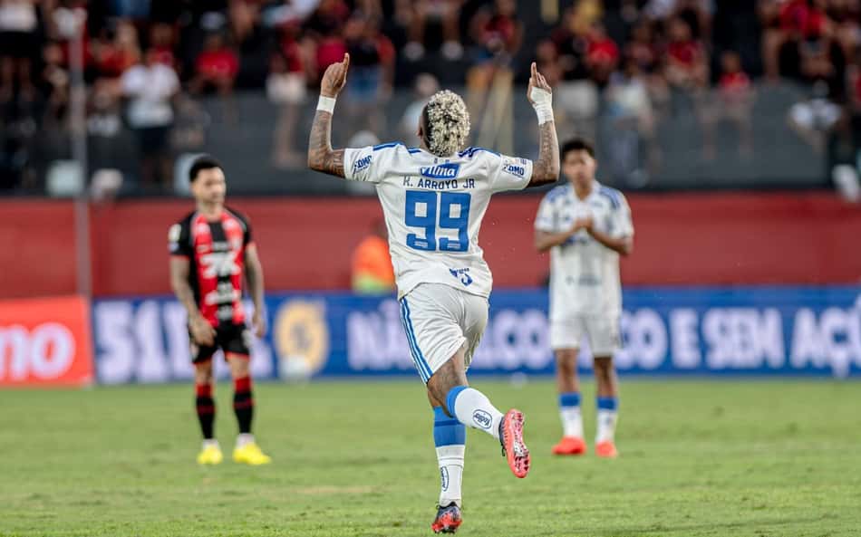 Arroyo comemora gol do Cruzeiro