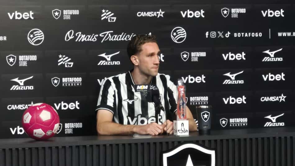Arthur Chaves é o novo zagueiro do Botafogo (Foto: Leonardo Bessa/Lance!)