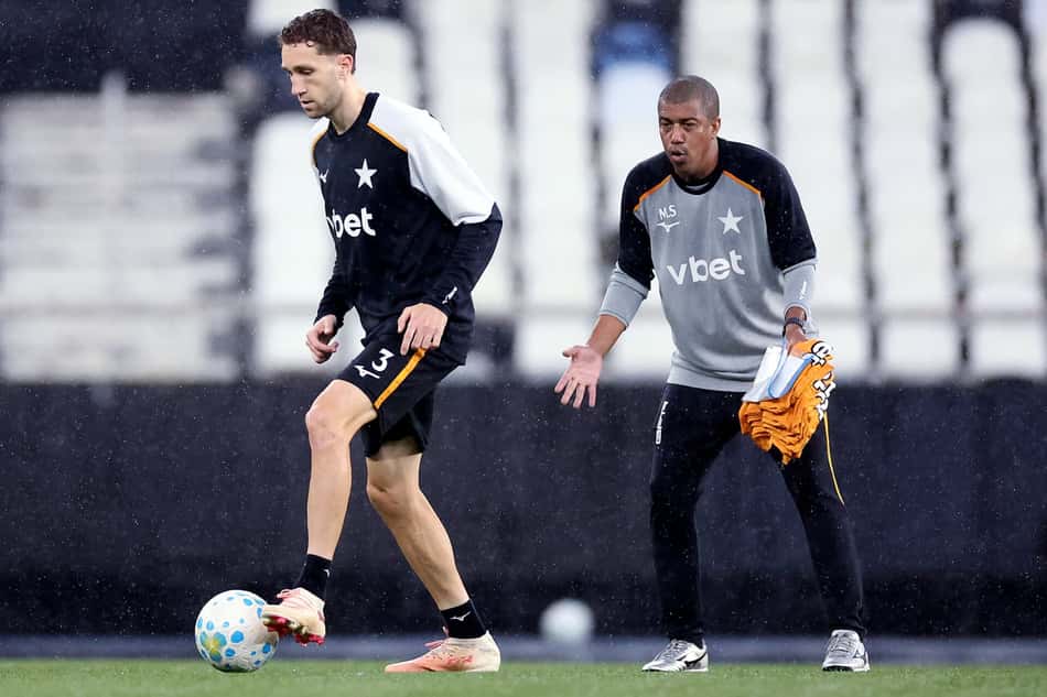 Arthur Chaves pode ser titular do Botafogo contra o Grêmio