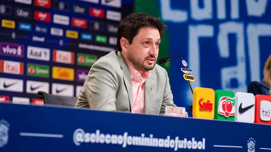 Arthur Elias convocou 28 atletas para os dois amistosos contra a Argentina