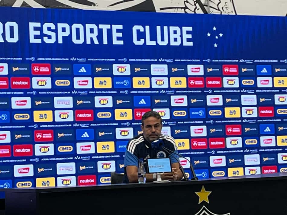 Artur Jorge em coletiva na Arena MRV após eliminação do Cruzeiro na Copa do Brasil de 2026(Foto: Eduardo Statuti/lance!)