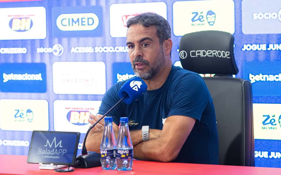 Artur Jorge em coletiva no Barradão