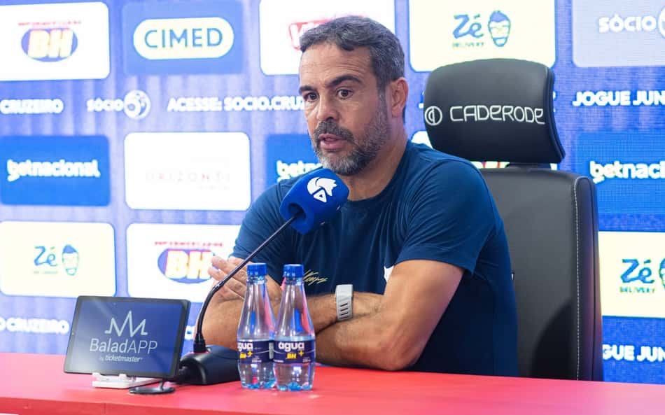 Artur Jorge em coletiva no Barradão