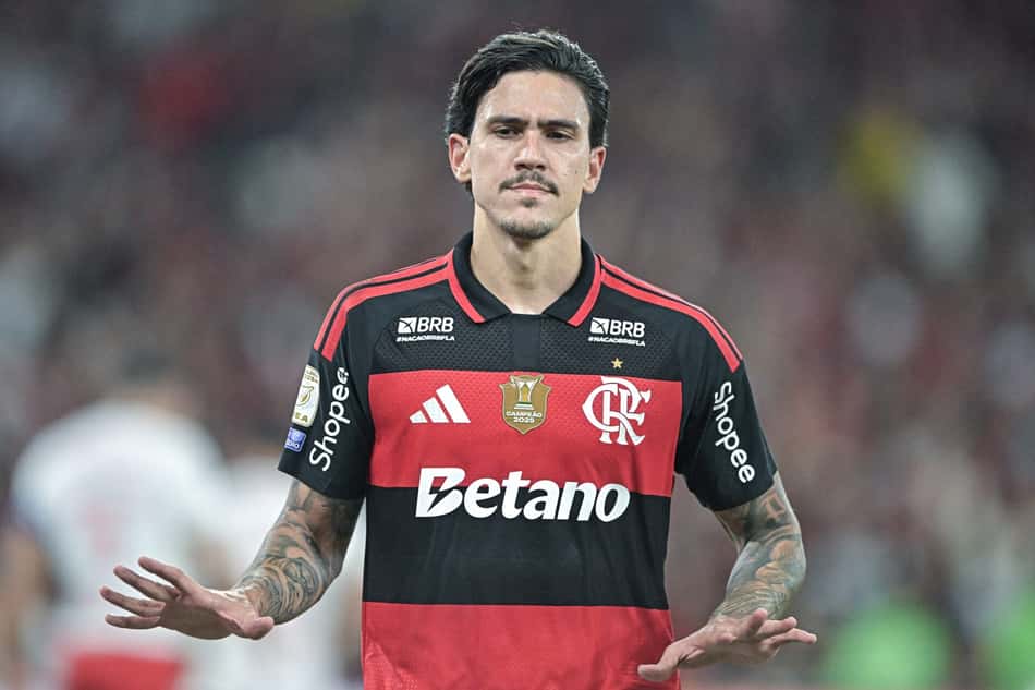 Atacante reclamou após ser substituido em Flamengo x Bragantino (Foto: Thiago Ribeiro/AGIF/Folhapress)