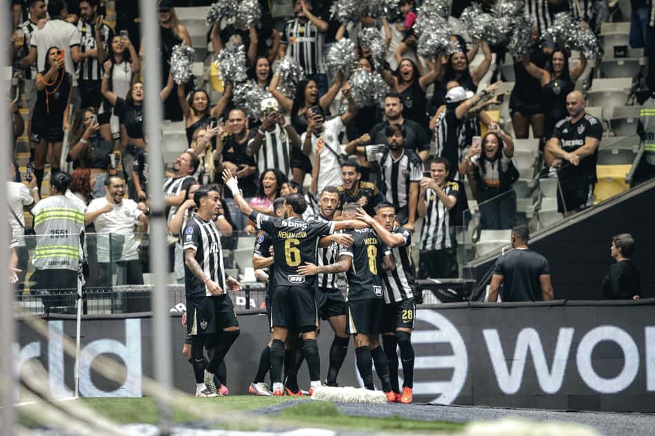 Atletas celebrando gol do Galo (Foto: Pedro Souza / Atlético)
