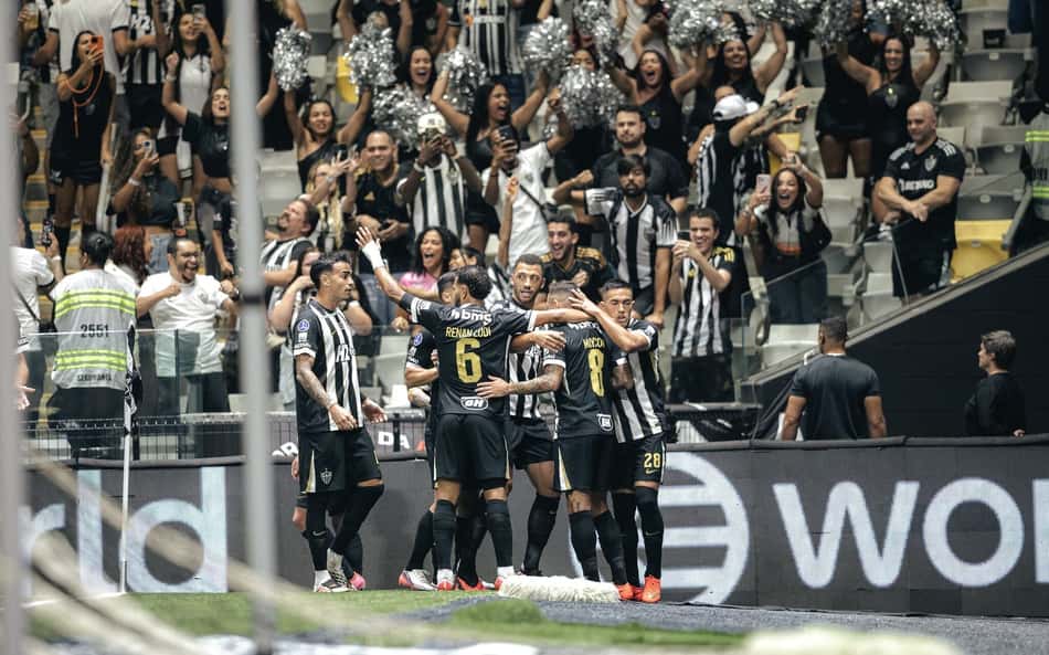 Atletas celebrando gol do Galo (Foto: Pedro Souza / Atlético)