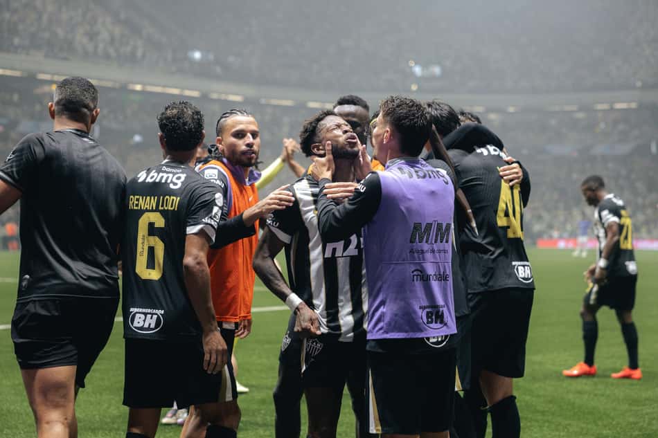 Atletas comemoram gol contra o Cruzeiro (Foto: Pedro Souza / Atlético)