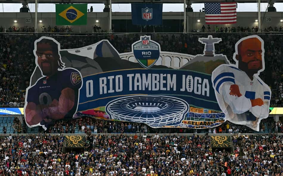 Bandeirão erguido no Maracanã para duelo Dallas Cowboys e Baltimore Ravens pela NFL