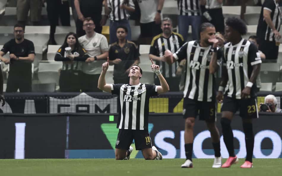 Borbas celebra gol (Foto: Gilson Lobo/AGIF/Folhapres)