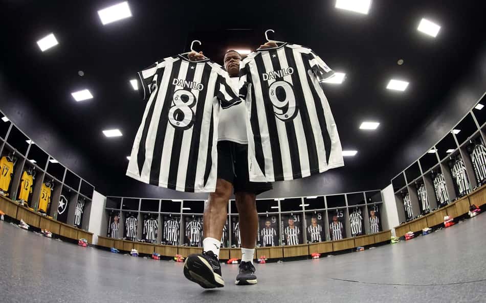 Rodrigo Bellão define escalação do Botafogo para enfrentar o Palmeiras