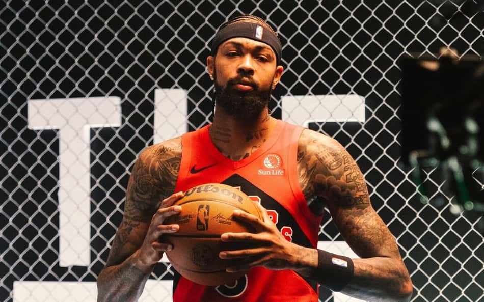 Brandon Ingram sendo apresentado no Toronto Raptors, no início da última temporada da NBA (Foto: Reprodução/X/Raptors)