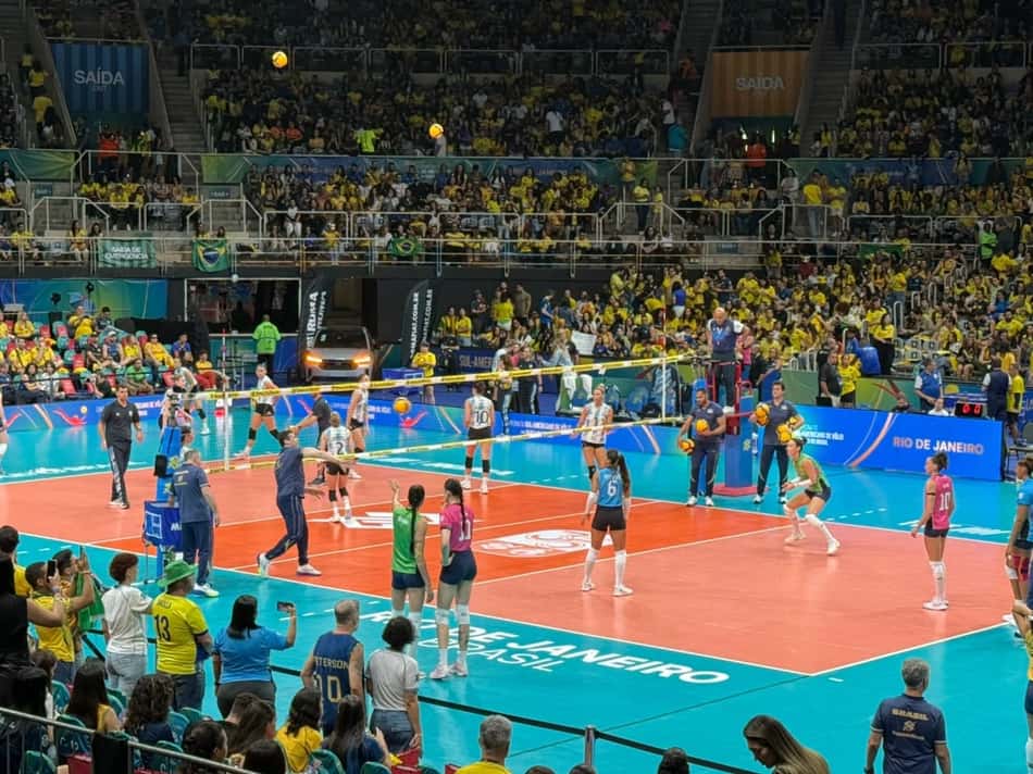 Brasil e Argentina iniciam aquecimento com bola (Foto: Andressa Simões/Lance!)