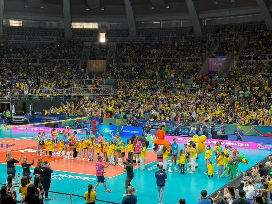 Brasil em quadra para enfrentar a Argentina (Foto: Andressa Simões/Lance!)