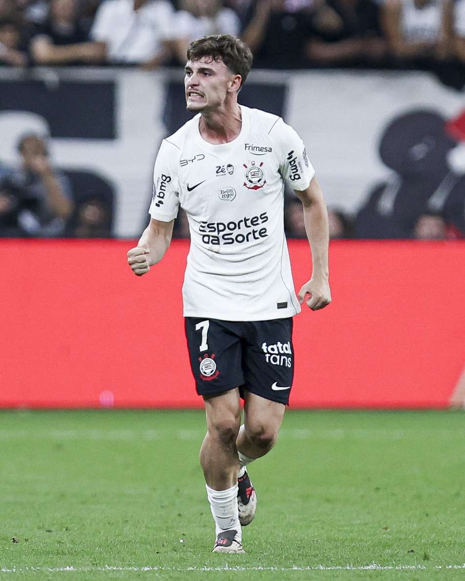 Torcedores contestam valor de possível saída de Breno Bidon, meia do Corinthians (Foto: Ricardo Moreira/Zimel Press/Folhapress)