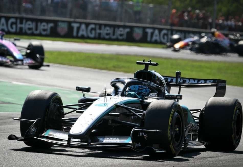 Britânico George Russell assume a ponta do GP da Itália (Foto: Marco BERTORELLO / AFP)
