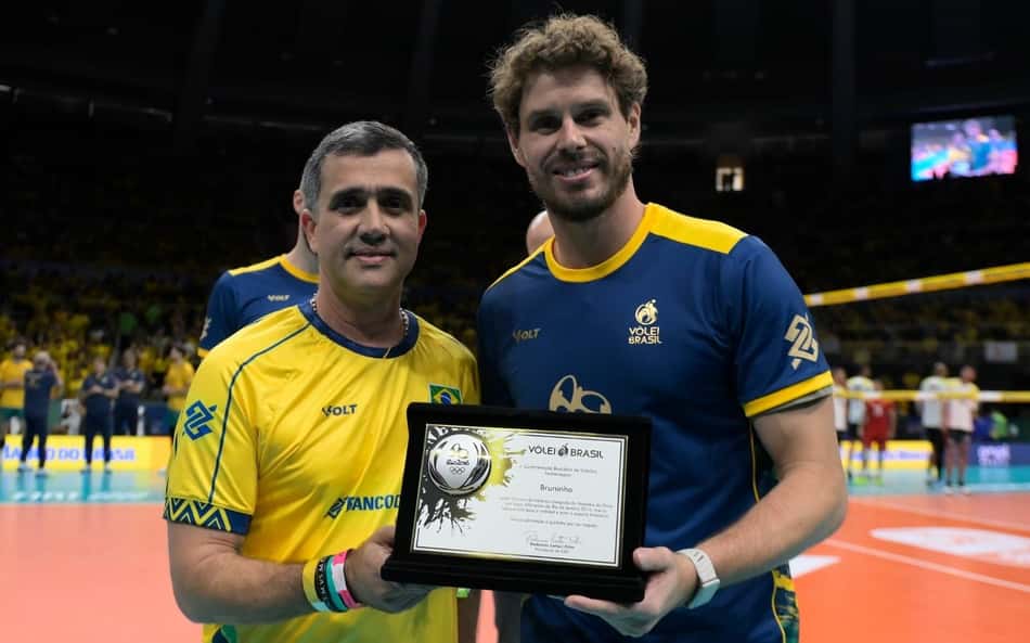 Bruninho recebe homenagem n Sul-Americano pela Rio 2016