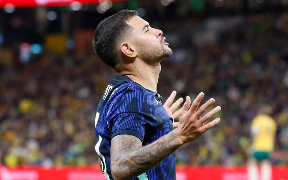 Bruno Guimarães comemora o seu contra a Austrália 2906