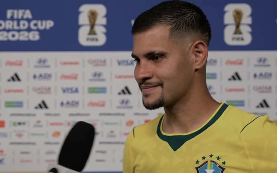 Bruno Guimarães dando entrevista após o fim de Brasil x Japão