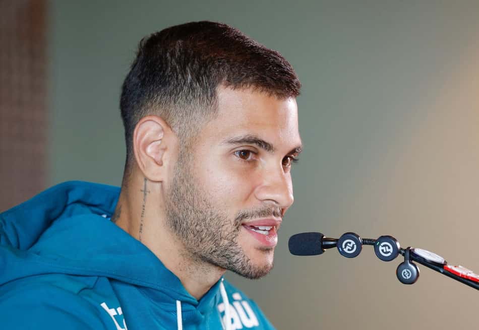 Bruno Guimarães em coletiva em Brisbane