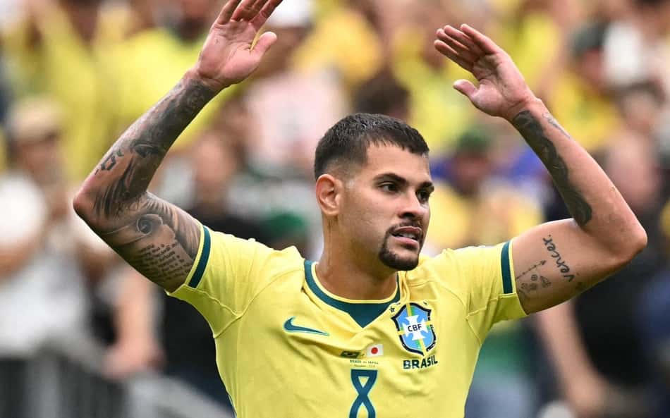 Bruno Guimarães com a camisa da Seleção