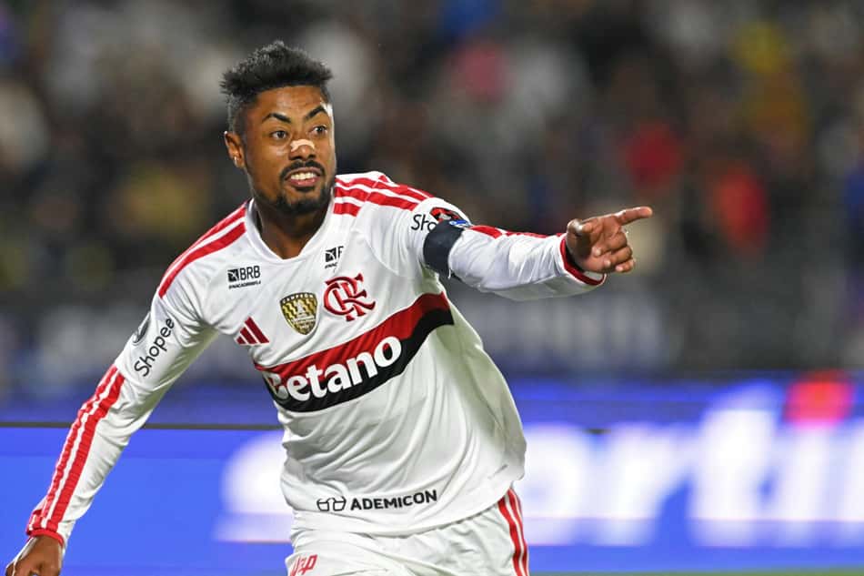 Bruno Henrique celebra gol que colocou o Flamengo à frente no placar contra o Del Valle na Libertadores