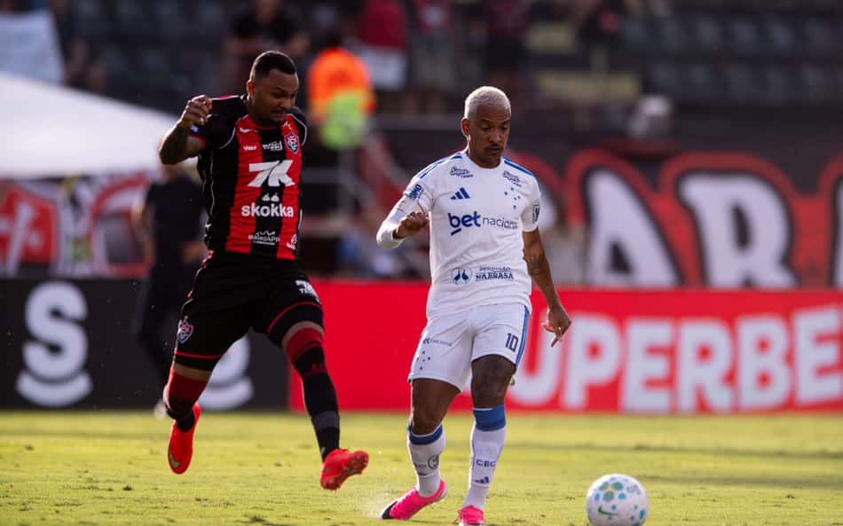 Jogadores de Vitória e Cruzeiro