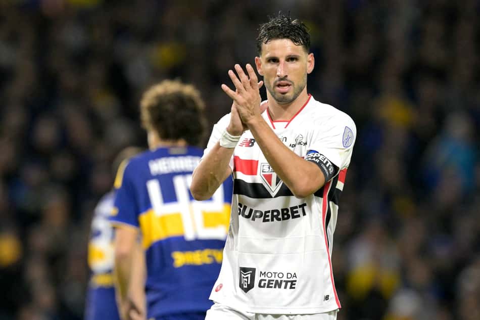 Calleri com camisa do São Paulo