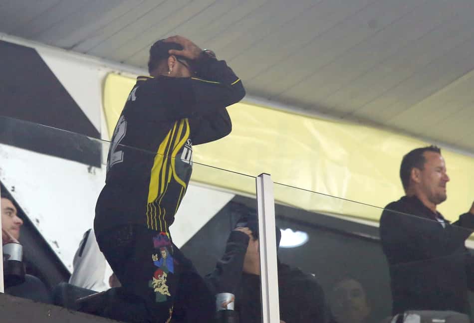 Camisa 10 do Santos esteve presente na torcida para o duelo contra o Atlético-MG (Foto: Mauricio De Souza/AGIF/Folhapress)