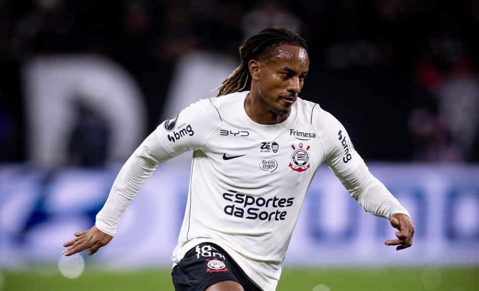Carrillo foi titular diante do Estudiantes, pela Libertadores