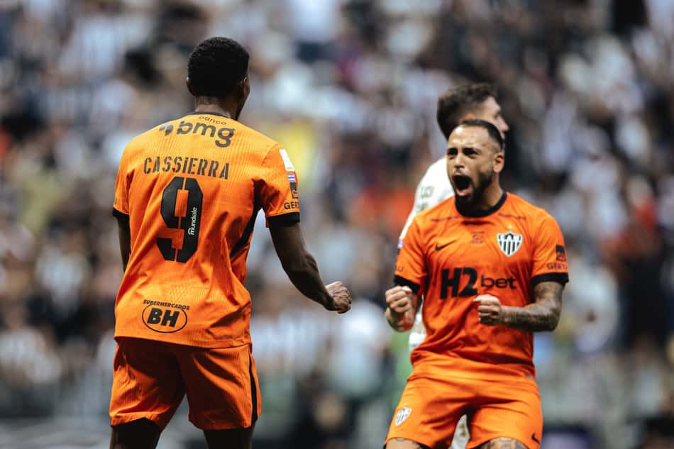 Cassierra comemora gol contra a chape (Foto: Pedro Souza / Atlético)