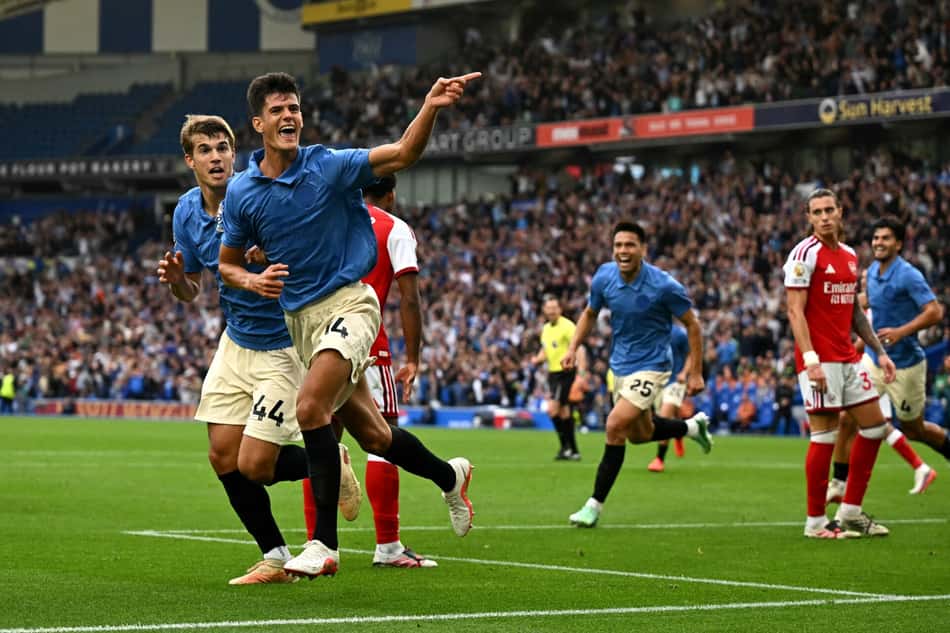 Chema Andrés comemora gol do Brighton sobre o Arsenal na Premier League