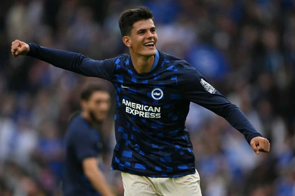 Chema Andrés comemora vitória do Brighton sobre o Arsenal na Premier League