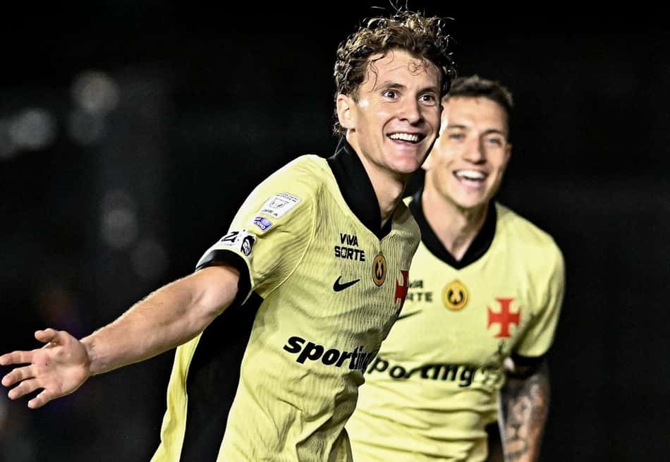 Colídio comemora gol pelo Vasco contra o Coritiba