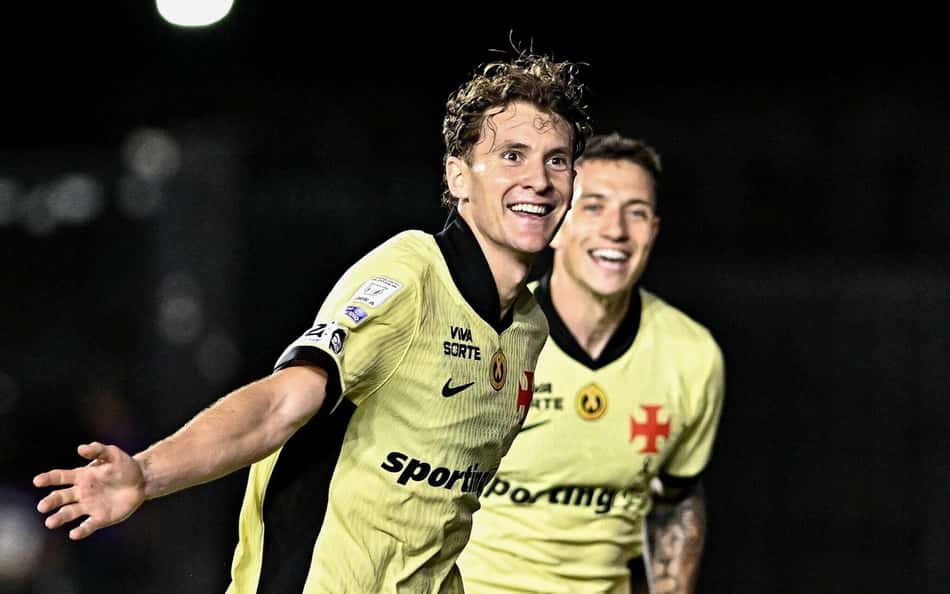 Colídio comemora gol pelo Vasco contra o Coritiba