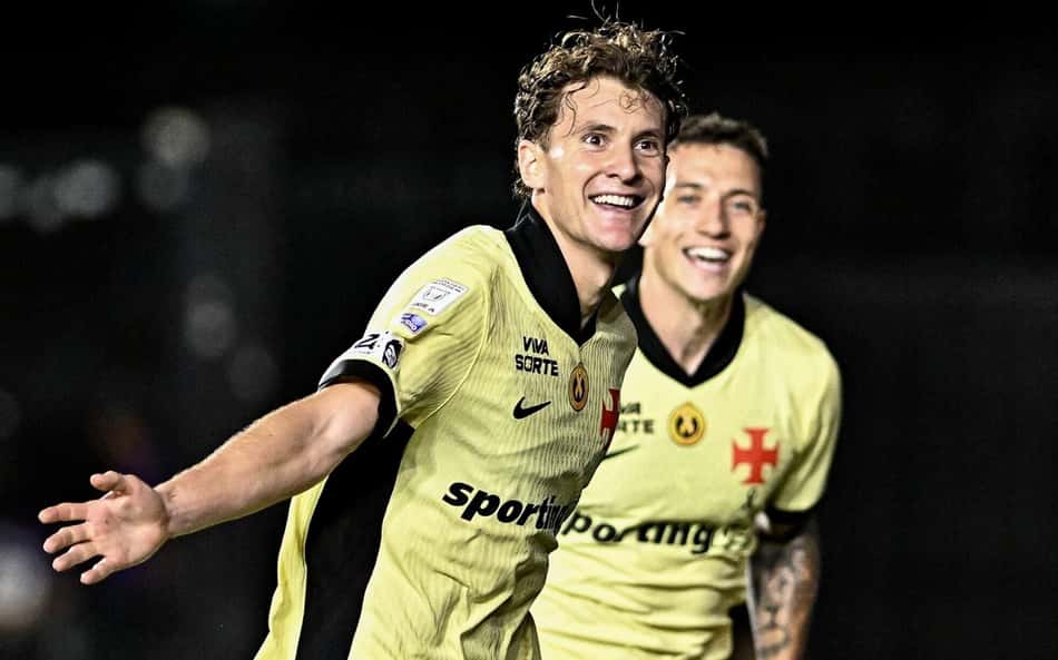 Colídio comemora gol pelo Vasco contra o Coritiba