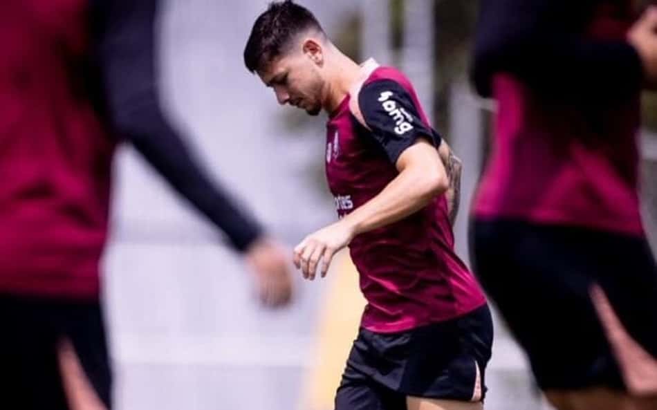 Garro durante o treino do Corinthians nesta sexta-feira (18)