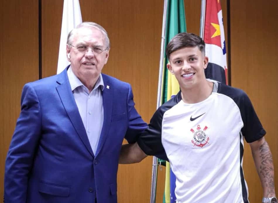 Lucas Molina e o presidente Osmar Stabile