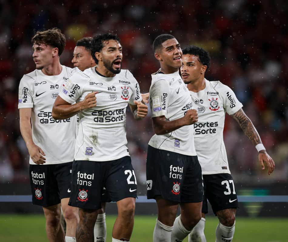 Corinthians comemora gol contra o Flamengo
